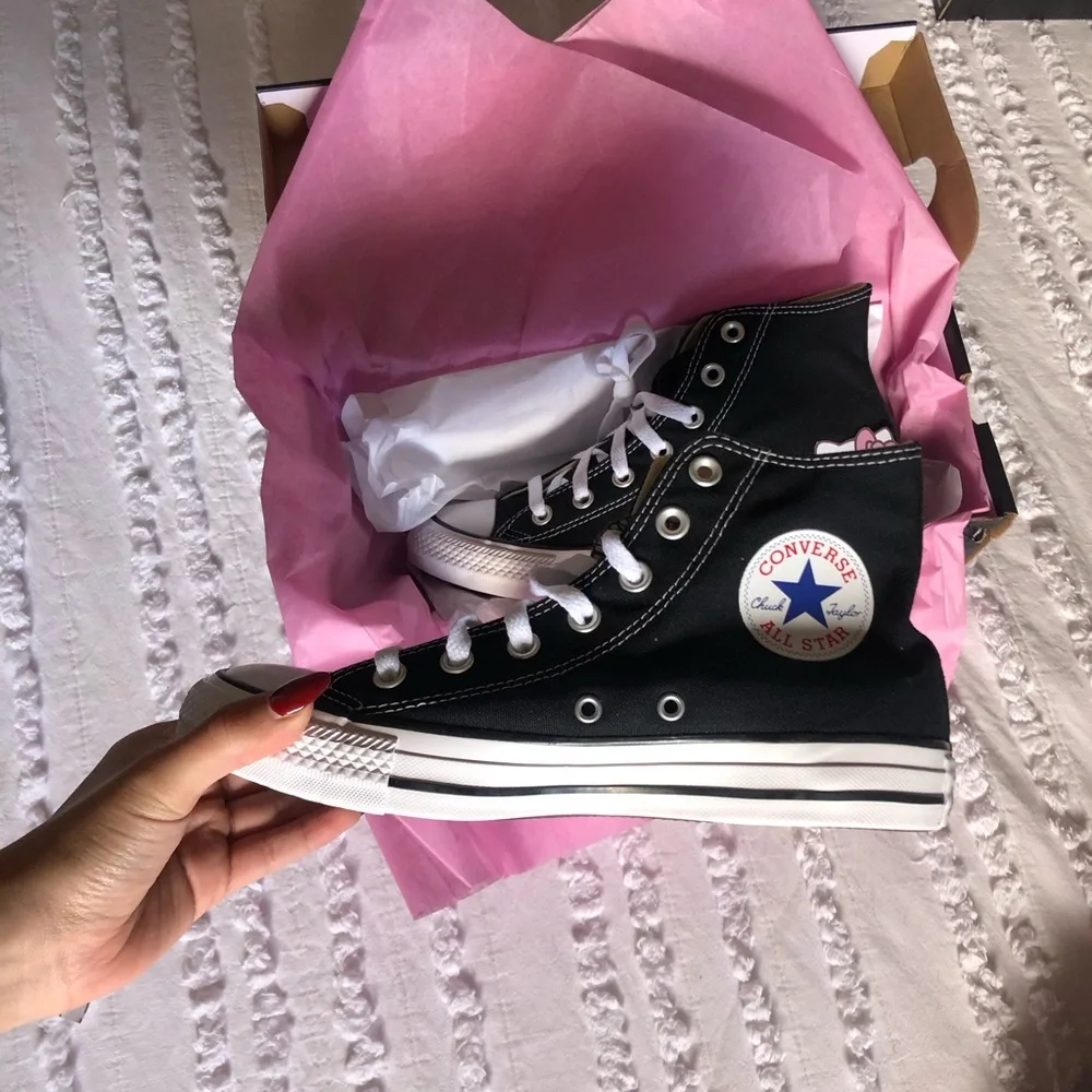 Black Hello Kitty Converse - Picture 2 of 4